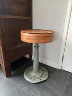 Vintage kruk met leren zitting en gietijzeren voet, Ophalen, IJzer