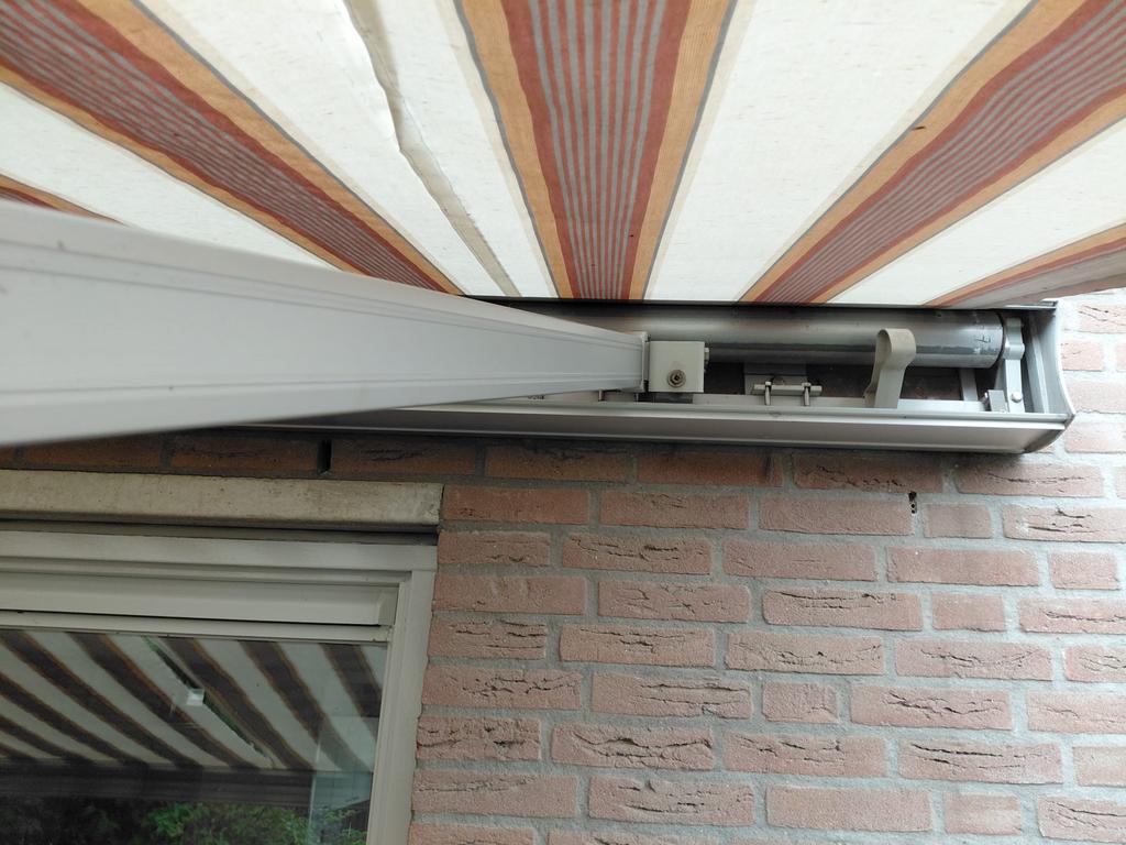 Elektrisch knikarmscherm, Ophalen, Gebruikt, 450 cm of meer, Elektrisch