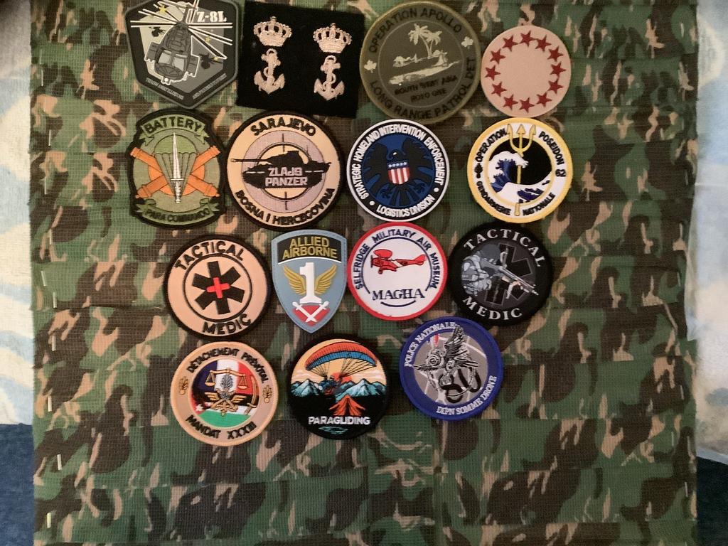 Kavel Diverse emblemen, Verzamelen, Ophalen of Verzenden, Landmacht, Nederland, Embleem of Badge