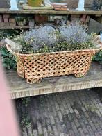 Grote gietijzeren bloembak, Ophalen