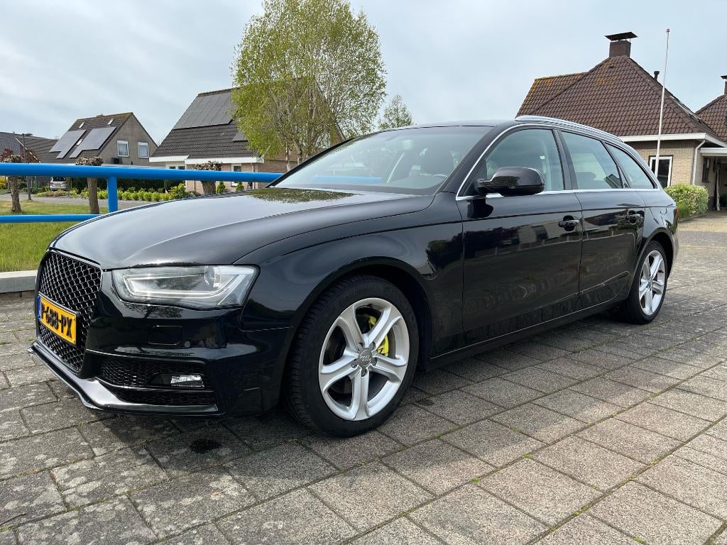 Audi A4 Avant 1.8TFSI 170 PK pro line 01-2013 zwart, Auto's, Audi, Voorwielaandrijving, Stof, Zwart, Zwart