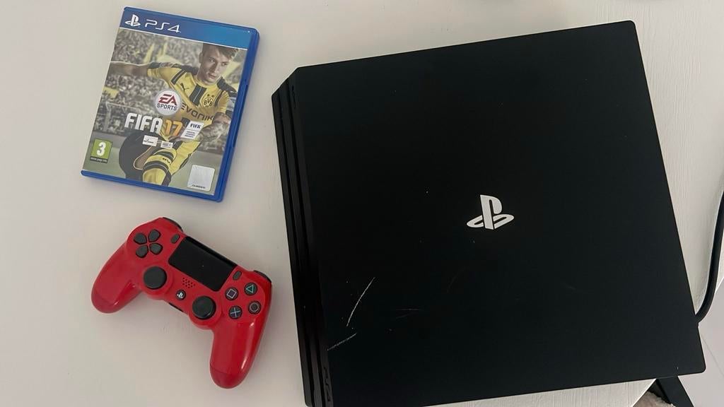 Playstation 4 Pro 1TB + controller + FIFA 17, Ophalen, Gebruikt, 2 spelers, Eén computer