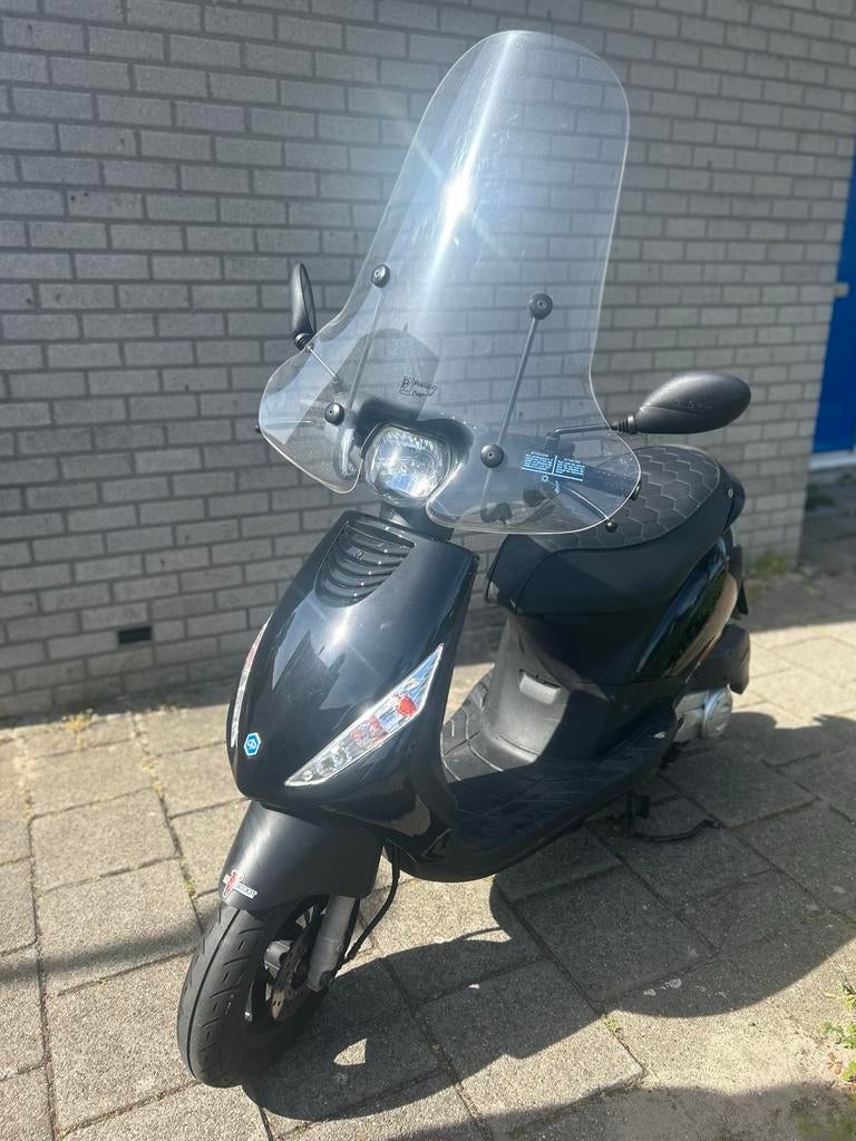 Piaggio Zip 2021 met slot en helm, Ophalen, Gebruikt, Benzine, Zip