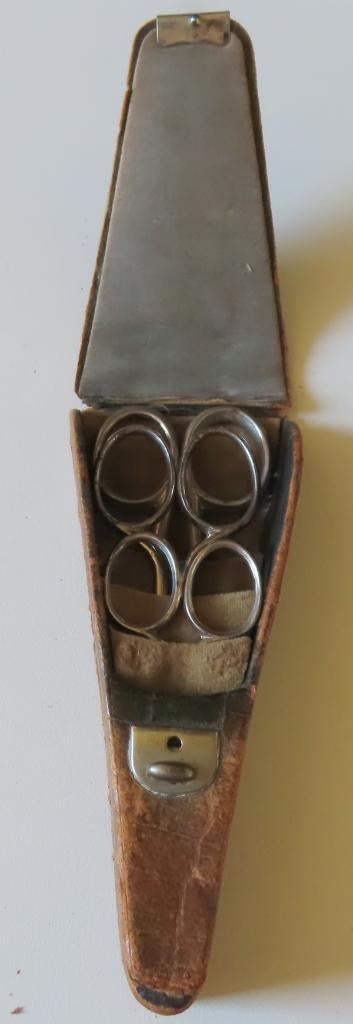 Koopje! Antieke lederen houder met 3 scharen, incl verzenden, Antiek en Kunst, Curiosa en Brocante, Verzenden