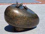 Grote BRONZEN URN / grafdecoratie / HART met VLINDERS, Huis en tuin decoratie Marie, Nieuw, Info@huisentuindecoratiemarie.nl, Peize
