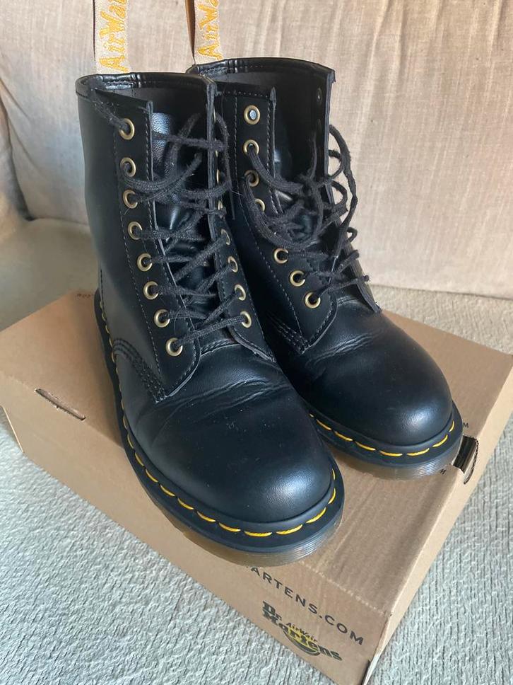 Vegan Dr. Martens 1460 - Maat 39, Kleding | Dames, Schoenen, Zo goed als nieuw, Lage of Enkellaarzen, Zwart, Ophalen of Verzenden