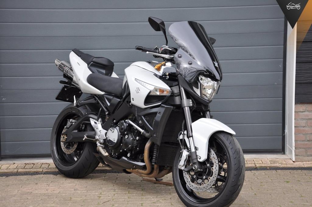 Suzuki GSX 1300 B-King Yoshimrura 19000 km!, Motoren, Motoren | Suzuki, 1340 cc, Bedrijf, Meer dan 35 kW, Info@witteveenmotoren.nl