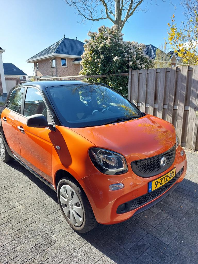 Opvallende Smart ForFour 1.0 2015 - Oranje/Zwart - APK ‘27, Auto's, Smart, Achterwielaandrijving, Overige kleuren, 4 stoelen, Origineel Nederlands