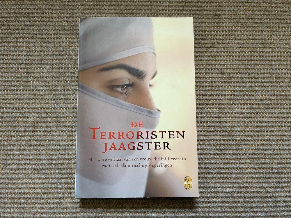De terroristenjaagster - anoniem (Rita Katz), Boeken, Ophalen of Verzenden, Gelezen, Maatschappij en Samenleving, Wereld