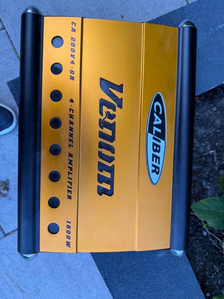 24v 4 kanaals versterker, Ophalen of Verzenden, Zo goed als nieuw, Minder dan 50 watt