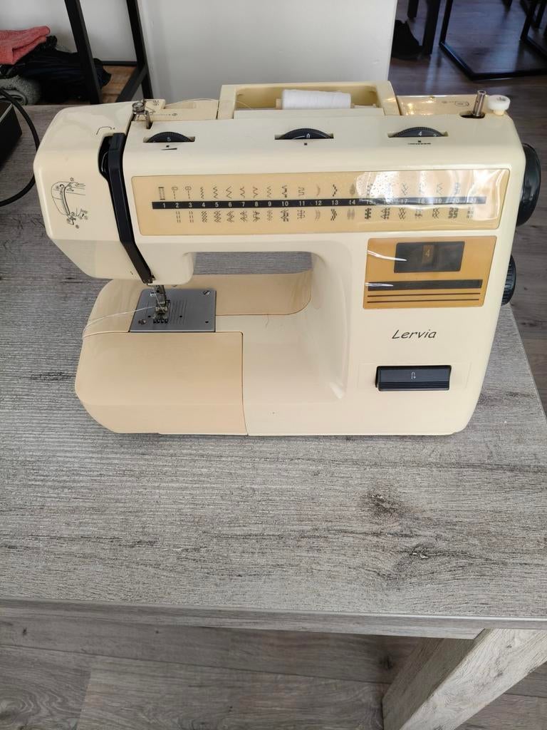 Lervia Naaimachine - Gebruikt maar functioneel, Ophalen, Gebruikt, Naaimachine, Overige merken