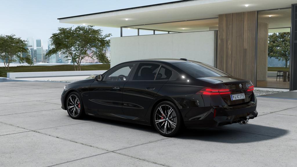 BMW 5 Serie 530e M Sport Automaat / Trekhaak / Bowers & Wilk, Automaat, 1998 cc, Achterwielaandrijving, Zwart