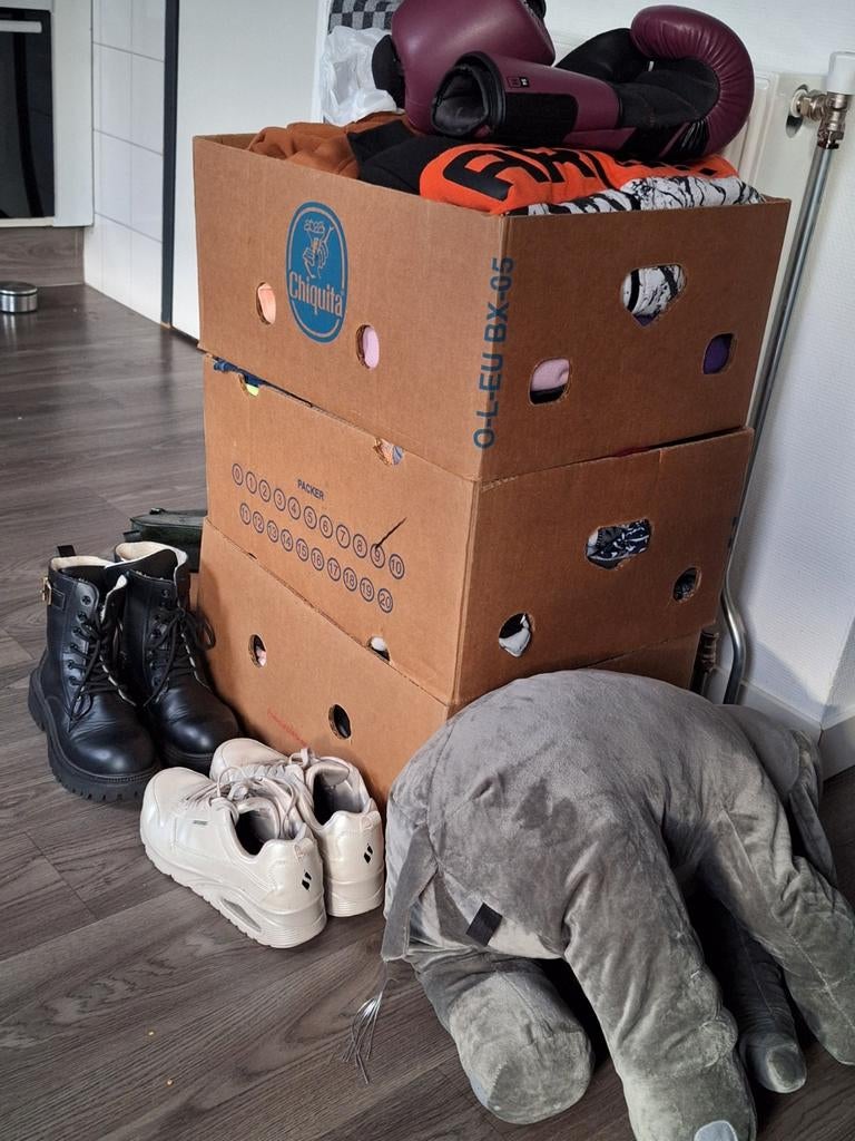 Kledingmarkt en rommelmarkt spul shirts jeans truien, Ophalen