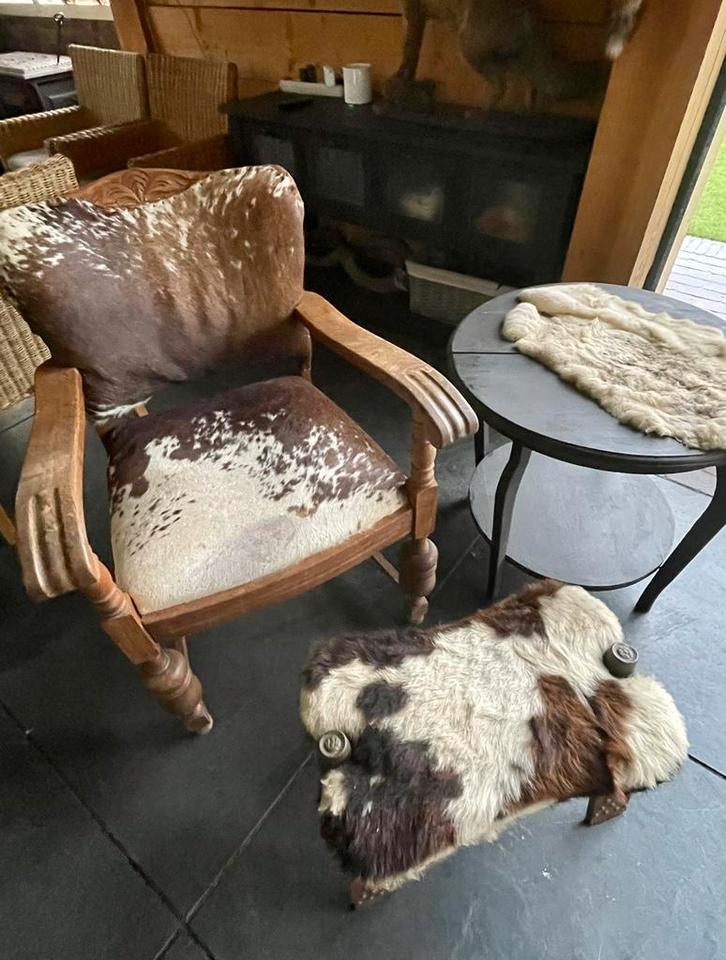 Oude stoel met koeienprint,, Antiek en Kunst, Curiosa en Brocante, Ophalen