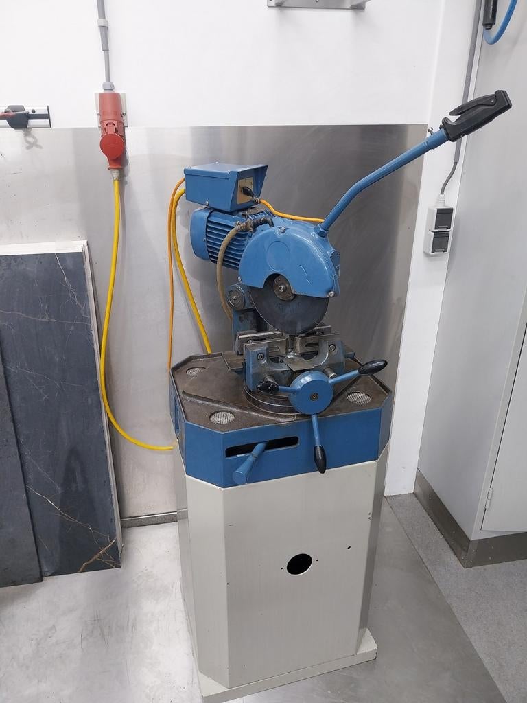 Bewo 250 Afkortzaag met 15 Zaagbladen, Doe-het-zelf en Verbouw, Gereedschap | Zaagmachines, Ophalen, Gebruikt, 70 mm of meer, Bewo