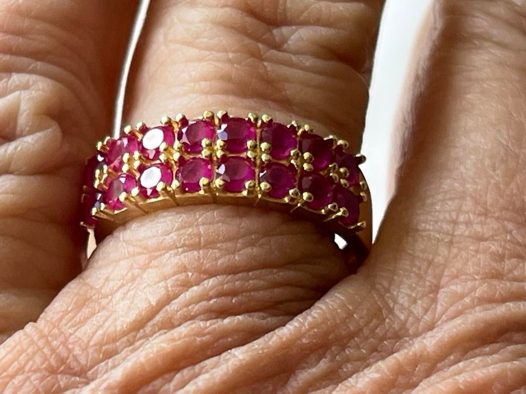 Gouden ring met robijnen, Sieraden, Tassen en Uiterlijk, Verzenden, Zo goed als nieuw, 17 tot 18, Met edelsteen