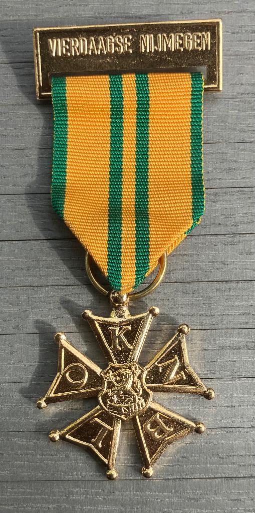 Vierdaagse medaille nijmegen 2, Verzamelen, Ophalen of Verzenden, Landmacht, Nederland, Lintje, Medaille of Wings