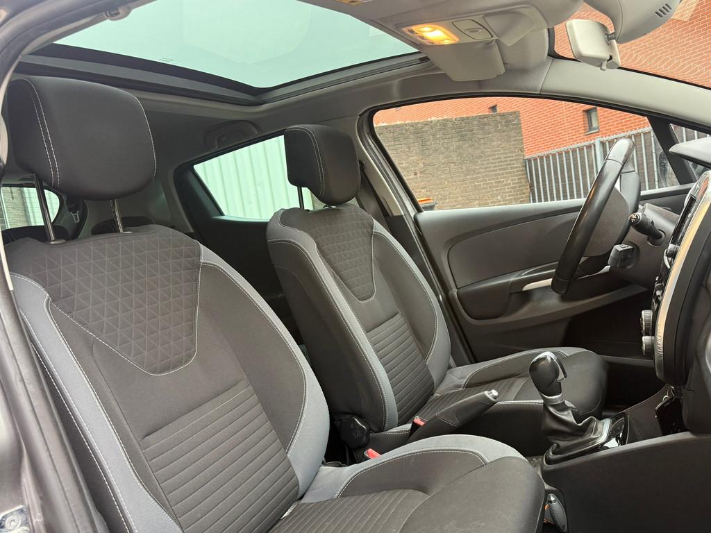 Renault Clio 1.2 120pk AUTOMAAT | CAMERA | PANO DAK | KEYLES, Auto's, Stof, Gebruikt, 4 cilinders, 1054 kg