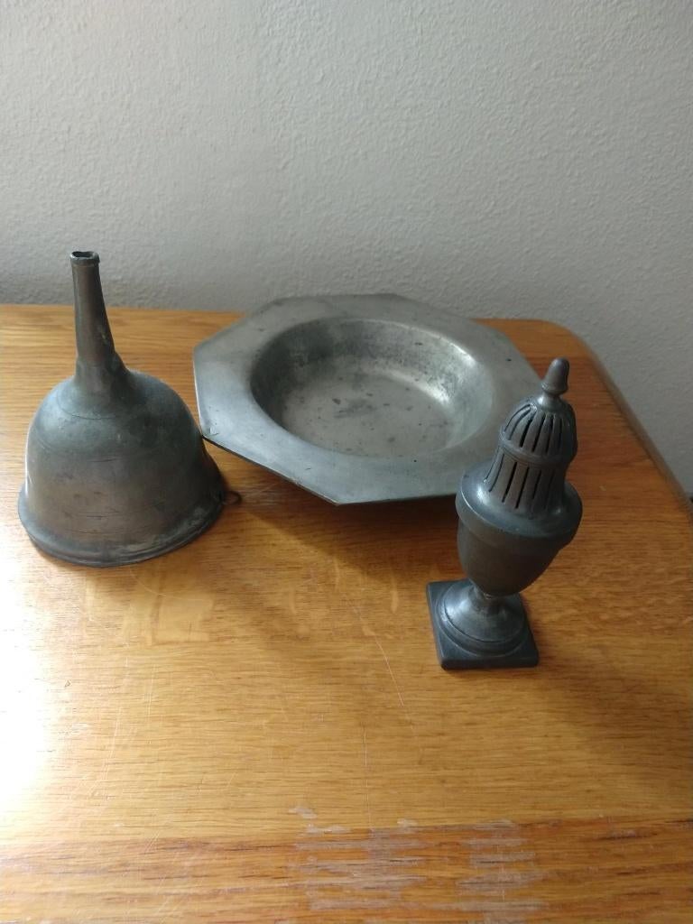 TIN PEPERSTROOIER TIN BORD TIN TRECHTER, Ophalen of Verzenden