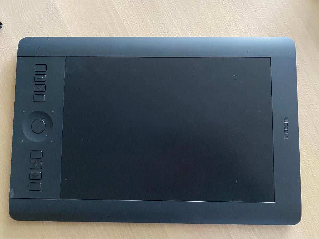Wacom Intuos Pro medium, Computers en Software, Tekentablets, Ophalen, Zo goed als nieuw, Bedraad, Wacom