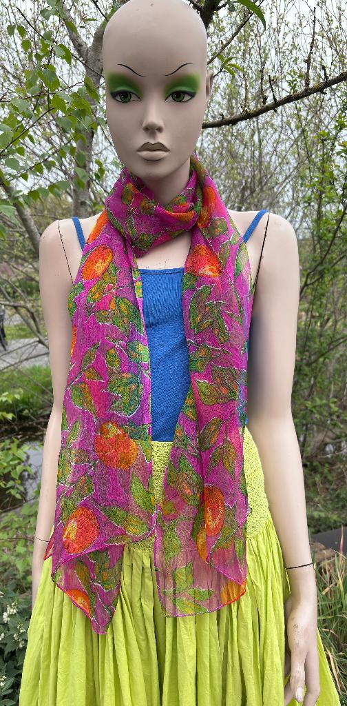 (4) Sjaal - vintage - roze met appels - 179 cm bij 56 cm, Ophalen of Verzenden, Zo goed als nieuw, Maat 42/44 (L), Sjaal