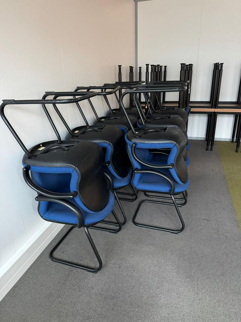 Partij Bureau stoelen plus tafels, Huis en Inrichting, Stoelen, Gebruikt, Blauw, Ophalen of Verzenden, Nog in perfecte staat