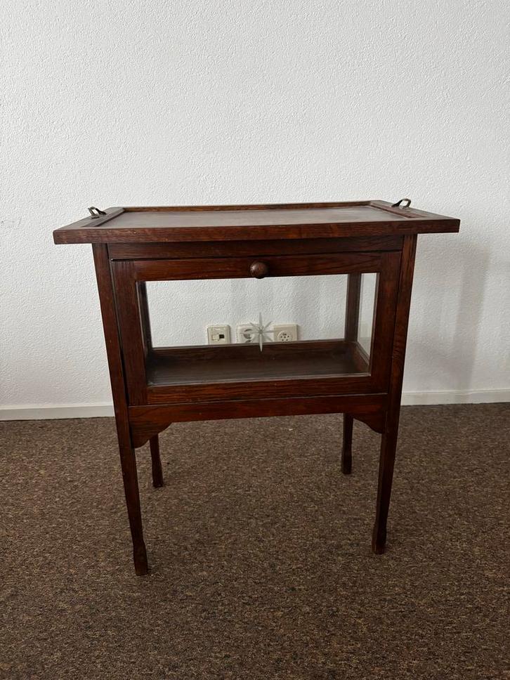 Ouderwetse Bijzettafel met Vitrine en Lade, Antiek en Kunst, Antiek | Woonaccessoires, Ophalen