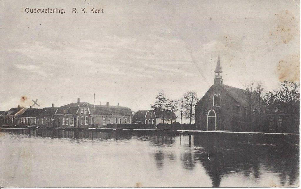 Oude Wetering (Z.H.) Dorpsgezicht met R.K. Kerk, gel. 1928, Verzamelen, Ansichtkaarten | Nederland, Ophalen of Verzenden, 1920 tot 1940