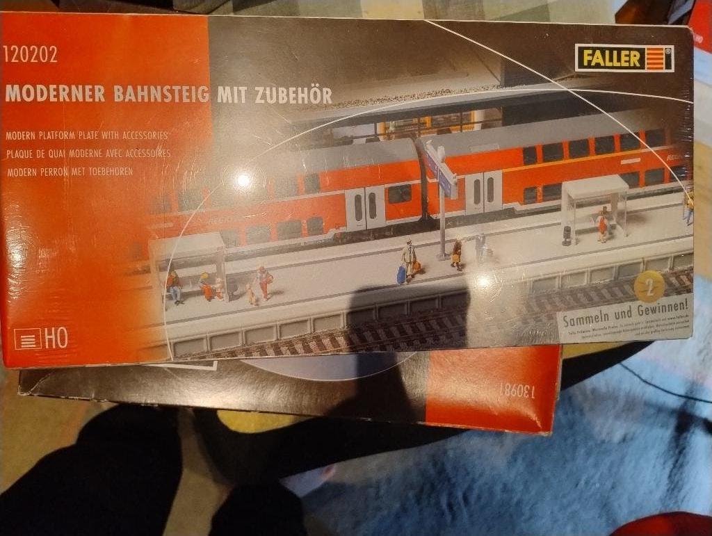Faller H0 120202 – modern perron met toebehoren, Overige merken, Gelijkstroom of Wisselstroom, Brug, Tunnel of Gebouw, Nieuw
