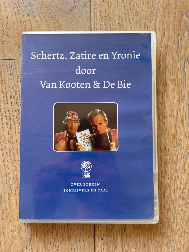 Van Kooten & De Bie - Schertz, Zatire en Yronie (DVD), Alle leeftijden, Ophalen of Verzenden, Zo goed als nieuw, Tv-programma of Sketches