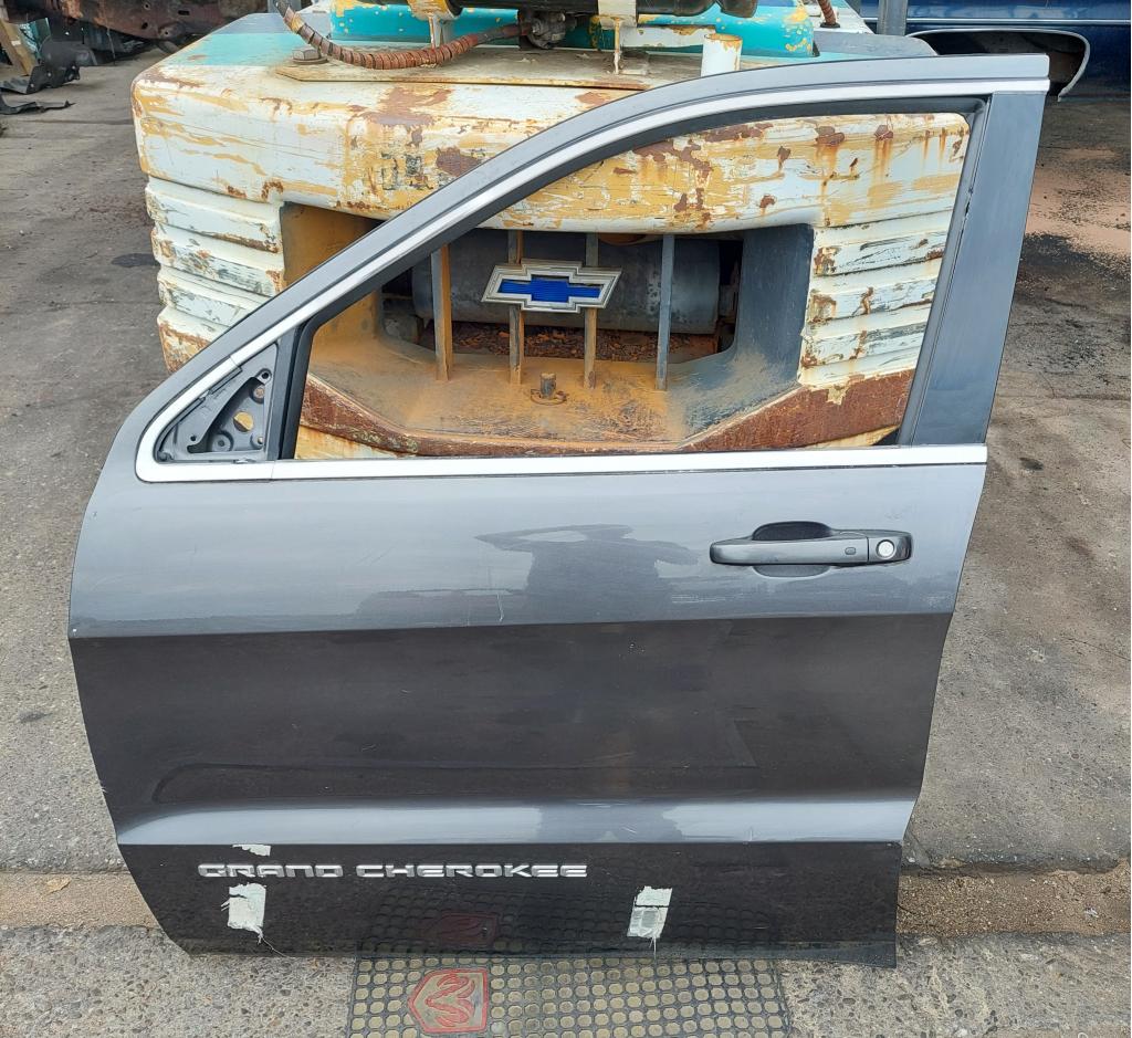 Jeep Grand Cherokee portier 2011-2020, Auto-onderdelen, Carrosserie en Plaatwerk, Gebruikt, PO Box 21-8004 | Auburn Hills, MI 48321-8004