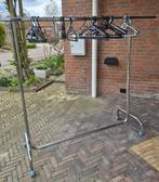 Stevig kledingrek op wielen, Kleding | Dames, Kledingrekken, Ophalen, Met wielen, Zo goed als nieuw