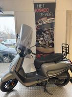 Kymco new like 25 km, Fietsen en Brommers, Snorfietsen en Snorscooters, Ophalen, Kymco, Zo goed als nieuw, Benzine