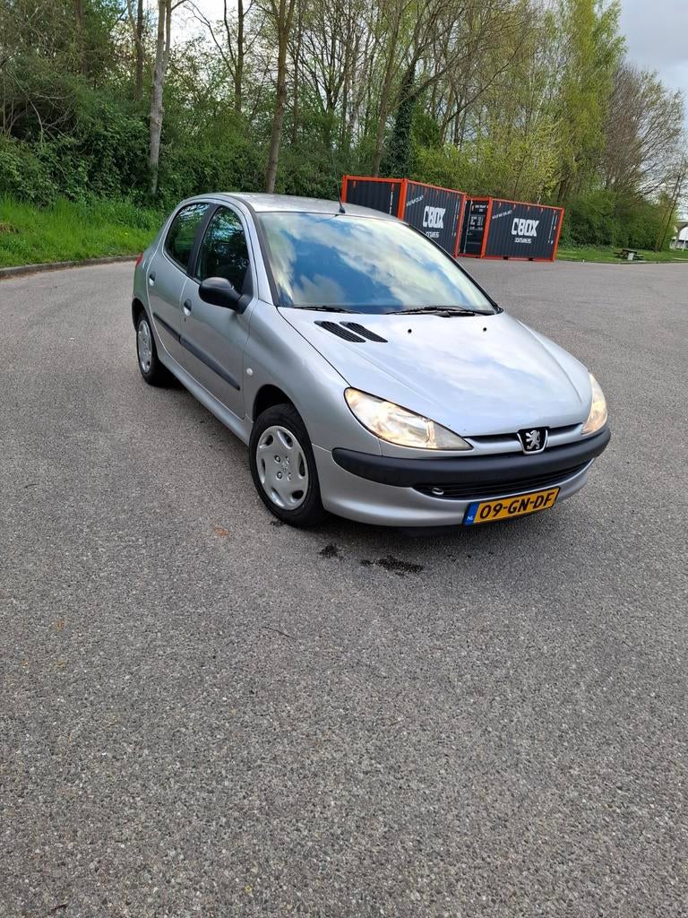 Peugeot 206, 1360 cc, 4 cilinders, Trekhaak, Handgeschakeld