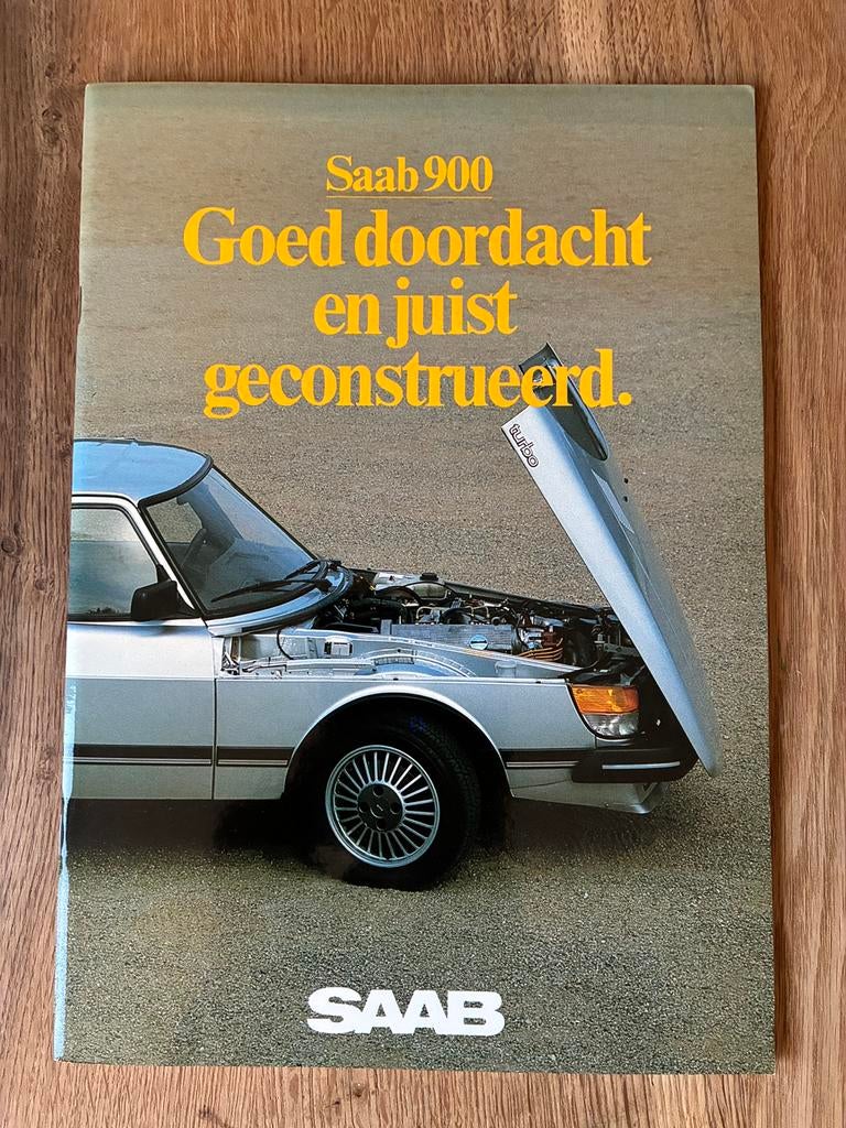 Saab 900 Goed doordacht en juist geconstrueerd brochure 1983, Ophalen of Verzenden, Zo goed als nieuw, Overige merken