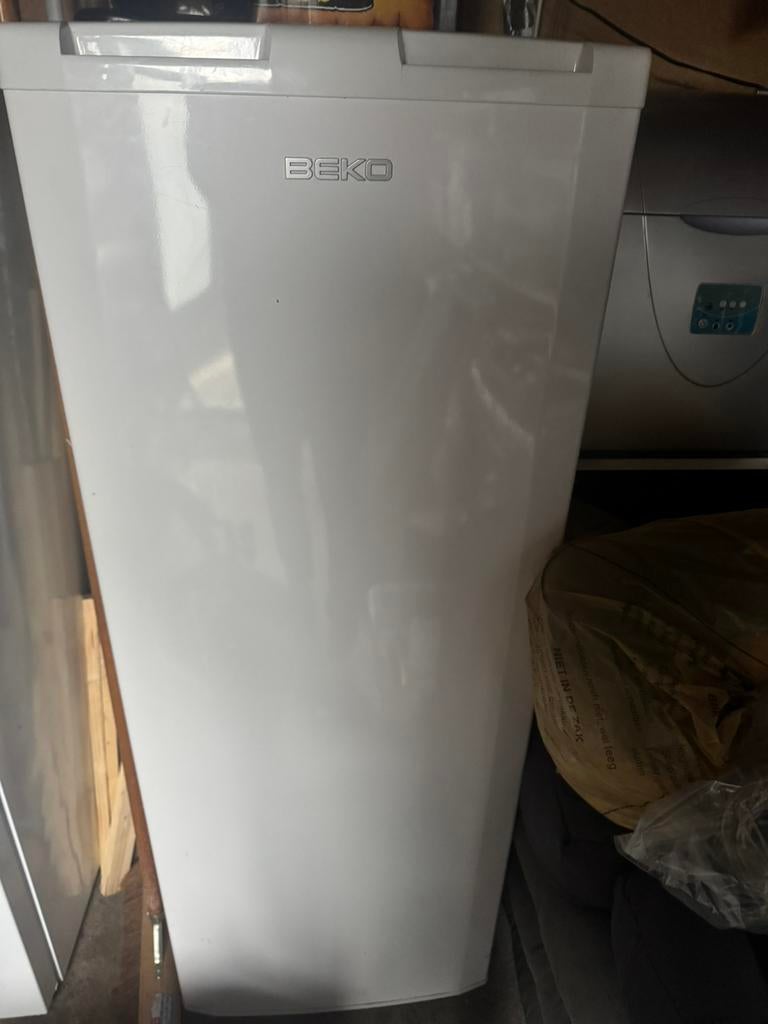 Beko koelkast, Witgoed en Apparatuur, Vriezers en Diepvrieskisten, Ophalen, Zo goed als nieuw, Minder dan 60 cm, 160 cm of meer