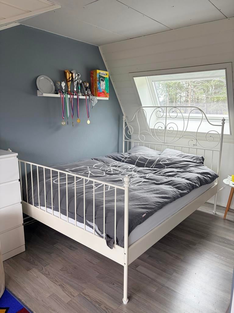 Wit romantisch IKEA bedframe met lattenbodem, Ophalen, Wit, Tweepersoons, 140 cm