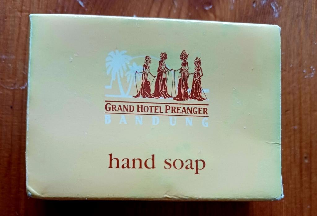 Miniatuur zeepje Grand Hotel Preanger Bandung ongebruikt, Ophalen, Nieuw, Bad & Douche