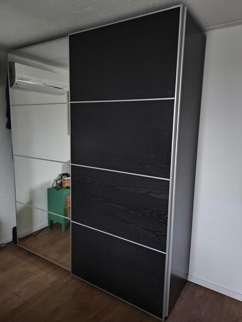 Zwarte Ikea Pax Kast met spiegel en donkerbuine  schuifdeur, Ophalen, 100 tot 150 cm, 200 cm of meer, Overige houtsoorten