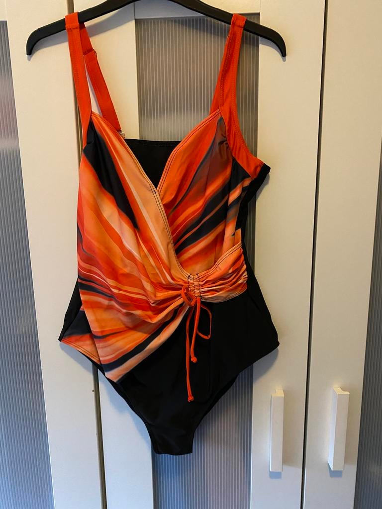 Nieuw badpak , maat XXL. In de kleuren zwart met orange., Kleding | Dames, Badmode en Zwemkleding, Ophalen of Verzenden, Nieuw