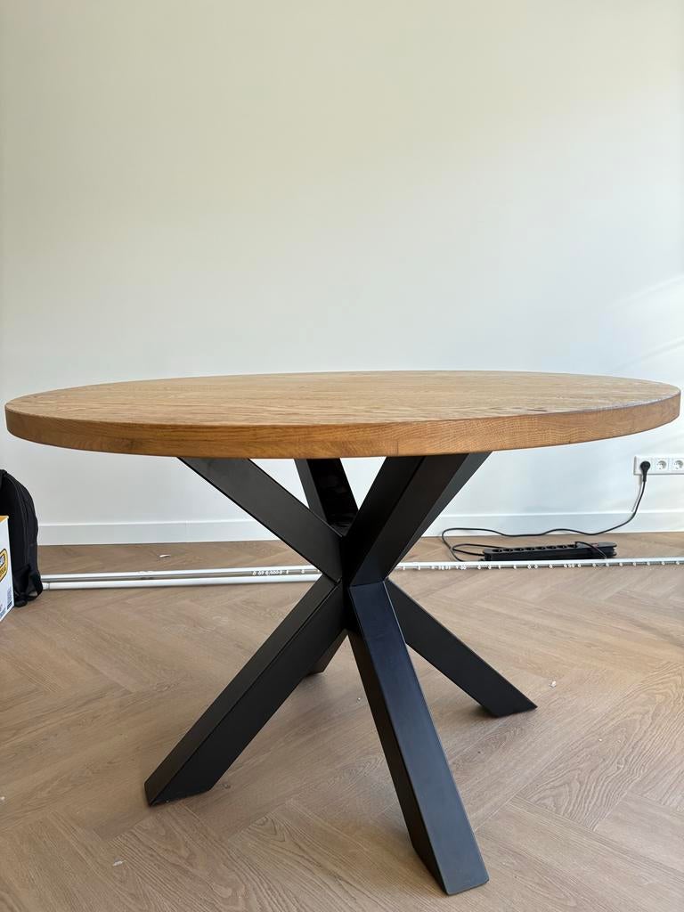 Mangohouten eettafel 120x120x76 cm met zwarte kruispoot, Ophalen, 100 tot 150 cm, Rond, Zo goed als nieuw