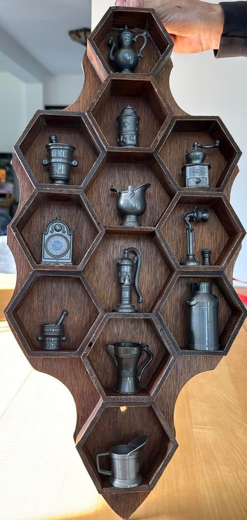 15 miniaturen van tin met houten vintage bak, Ophalen of Verzenden