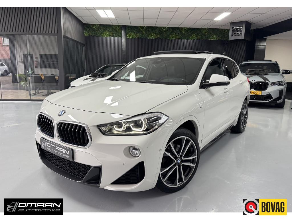 BMW X2 sDrive 18i M Sport AUT. 140PK PANO LEER LED CAM, Auto's, Automaat, Gebruikt, Euro 6, Wit