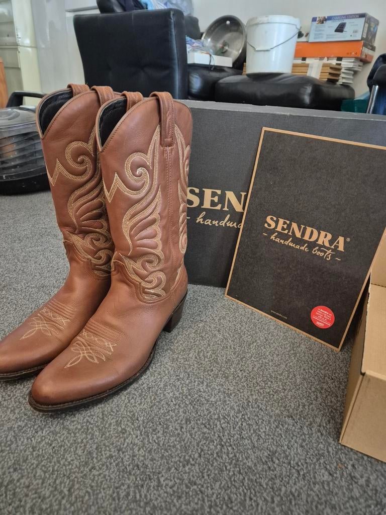 Sendra laarzen, Ophalen