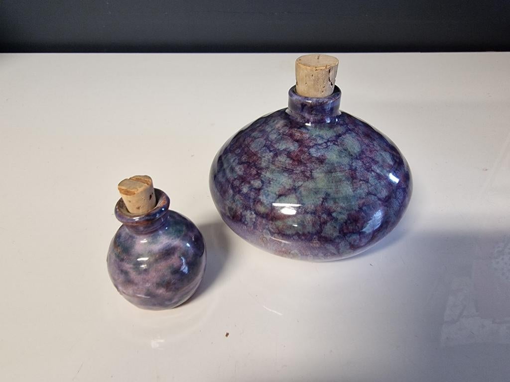 Set van 2 keramische flesjes met kurk - paars/groen, Antiek en Kunst, Ophalen of Verzenden