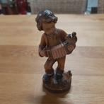 Walter Stahli Handgesneden beeldje jongen met accordeon, Ophalen of Verzenden, Gebruikt, Mens