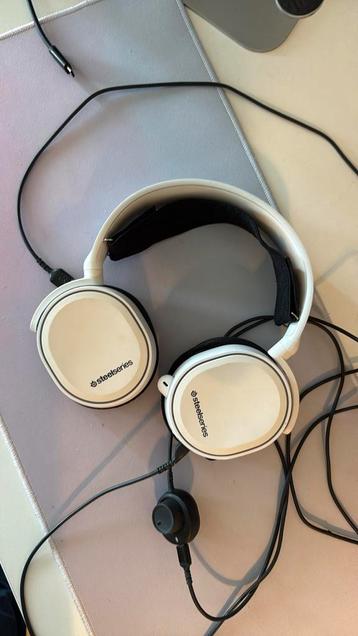 Steelseries arctis 5 headset beschikbaar voor biedingen