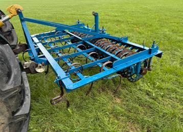 Triltand cultivator met rol + opbouw zaaimachine mogelijk beschikbaar voor biedingen