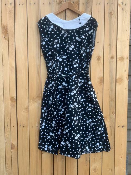 Rockabilly style jurk maat M, Kleding | Dames, Jurken, Gedragen, Maat 38/40 (M), Zwart, Onder de knie, Ophalen of Verzenden