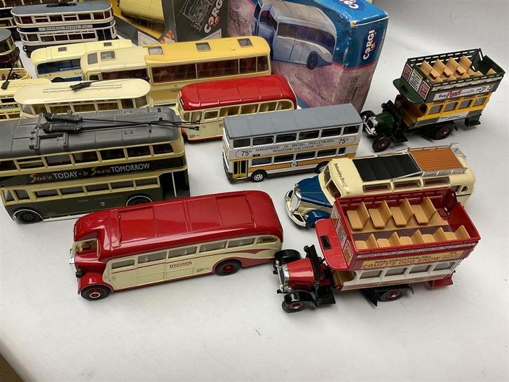 GEZOCHT engelse bussen en Harrods auto's, Verzamelen, Speelgoed, Gebruikt, Ophalen of Verzenden